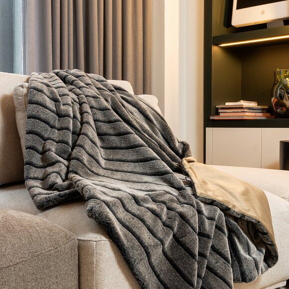 COPY - Luxe Home Decor Classic Faux Fur Throw | 1-Piece | Aztec Grey Print | 50… - Picture 2 of 7